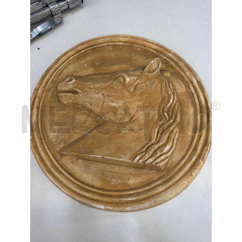 SCUDO  TONDO TESTA CAVALLO DIAM 46CM | Mercatino dell'Usato Teramo 1