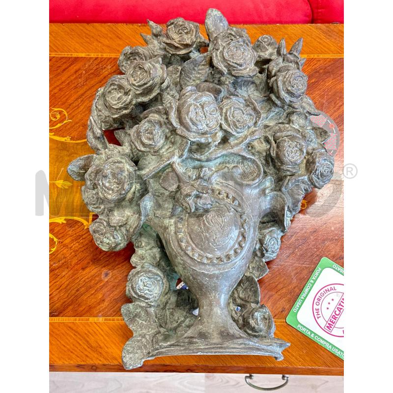 SCULTURA BRONZEA VASO DI FIORI E ROSE EPOCA 40X50CM  | Mercatino dell'Usato Teramo 1