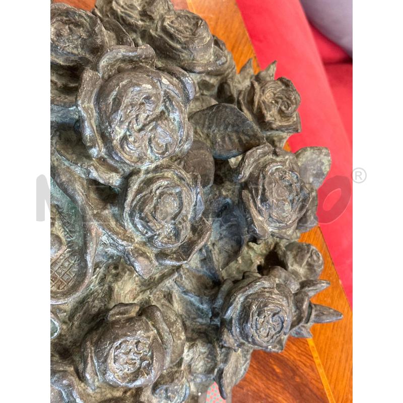 SCULTURA BRONZEA VASO DI FIORI E ROSE EPOCA 40X50CM  | Mercatino dell'Usato Teramo 2