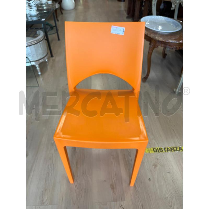 SEDIA PLASTICA ARANCIO IMPILABILE GRAND SOLEIL  | Mercatino dell'Usato Teramo 1