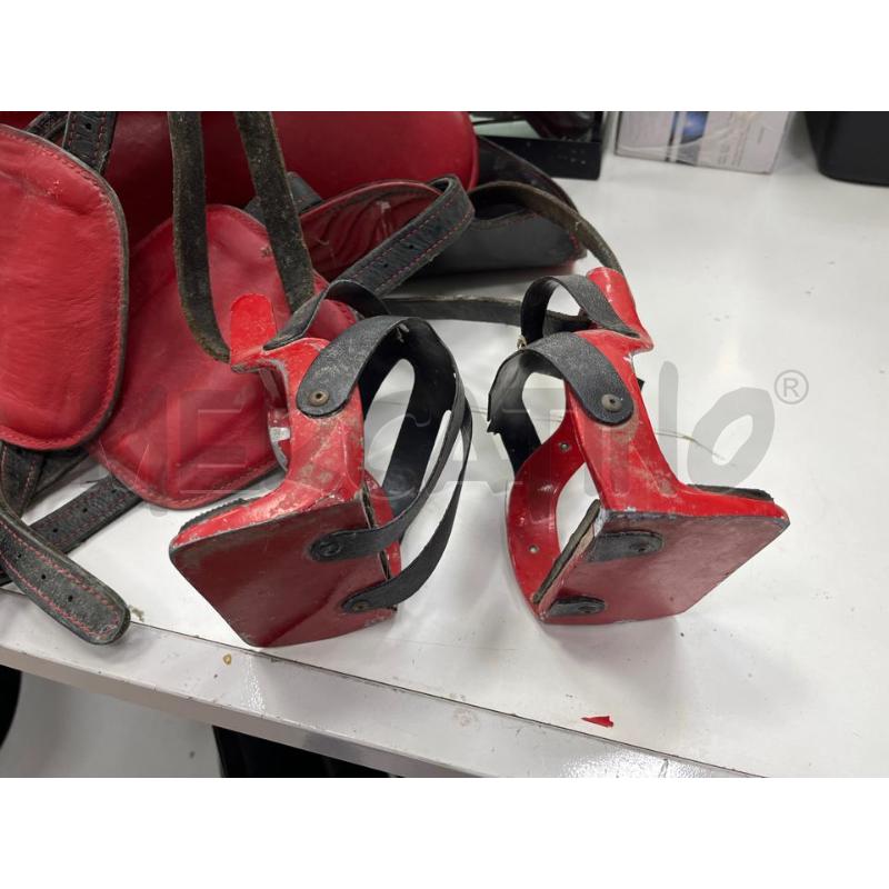 SELLA CAVALLO ROSSA E NERA + ACCESSORI | Mercatino dell'Usato Teramo 3