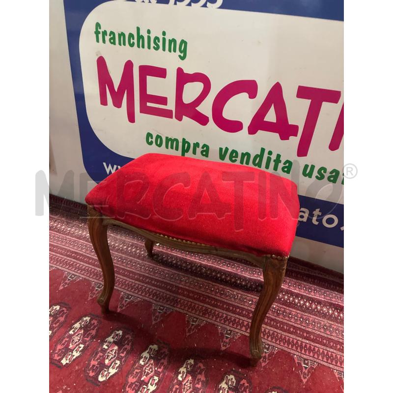 SGABELLO LEGNO 4 PIEDI SCIABOLA TESSUTO ROSSO | Mercatino dell'Usato Teramo 1