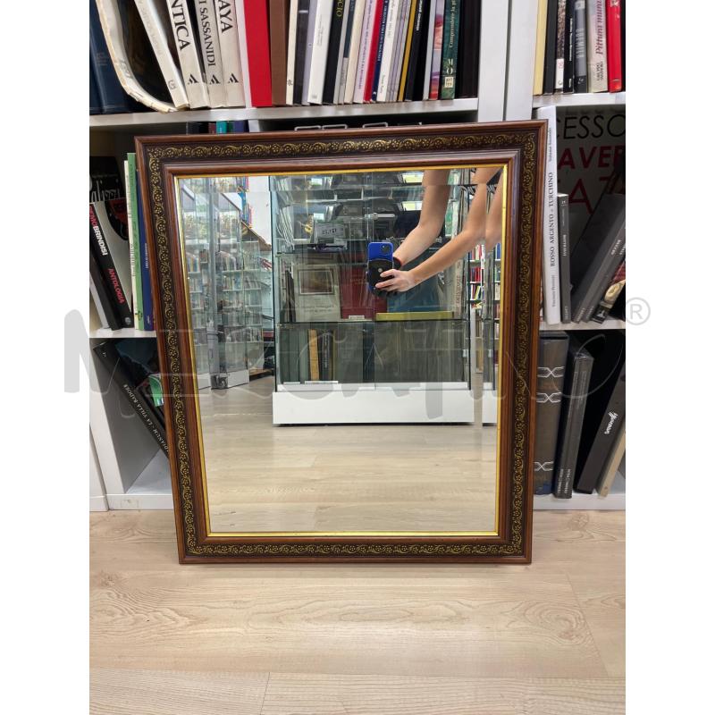 SPECCHIO CORNICE LEGNO LAVORATA E MOLATA 70X60 | Mercatino dell'Usato Teramo 1