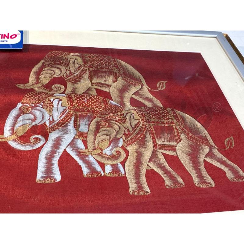 STAMPA 3 ELEFANTI SU SETA ROSSA - DISEGNO DORATO | Mercatino dell'Usato Teramo 2