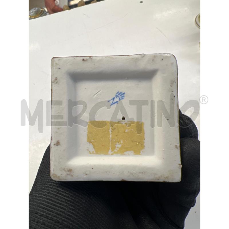STATUETTA CAPODIMONTE ANGIOLETTO BASETTA CON FIORI | Mercatino dell'Usato Teramo 2