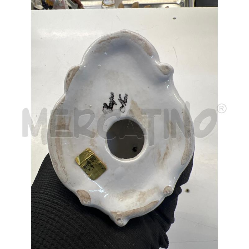 STATUETTA CAPODIMONTE BIANCA BASE CON FIORI UOMO SUONATORE FLAUTO | Mercatino dell'Usato Teramo 2