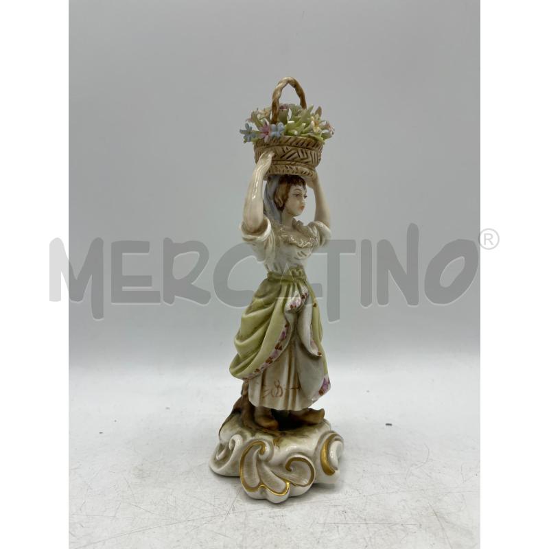 STATUETTA CAPODIMONTE DONNA CESTO FRUTTA IN TESTA FINITURE DORATE | Mercatino dell'Usato Teramo 2