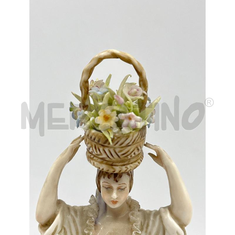 STATUETTA CAPODIMONTE DONNA CESTO FRUTTA IN TESTA FINITURE DORATE | Mercatino dell'Usato Teramo 4