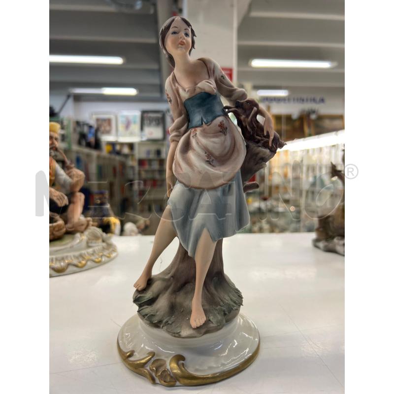 STATUETTA CAPODIMONTE FANCIULLA SU TRASPOLO | Mercatino dell'Usato Teramo 1