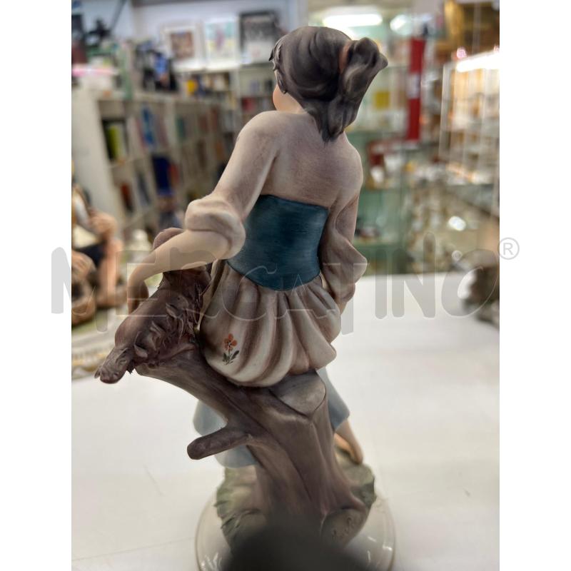 STATUETTA CAPODIMONTE FANCIULLA SU TRASPOLO | Mercatino dell'Usato Teramo 4