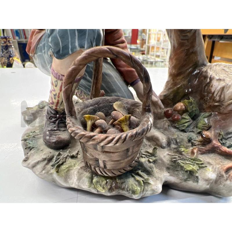STATUETTA CAPODIMONTE RAGAZZO RACCOGLITORE DI FUNGHI | Mercatino dell'Usato Teramo 3
