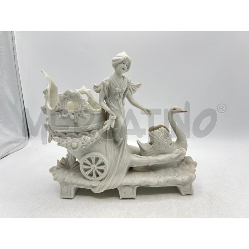 STATUETTA PORCELLANA BIANCA DAMA CON BIGA E PAPERA | Mercatino dell'Usato Teramo 1