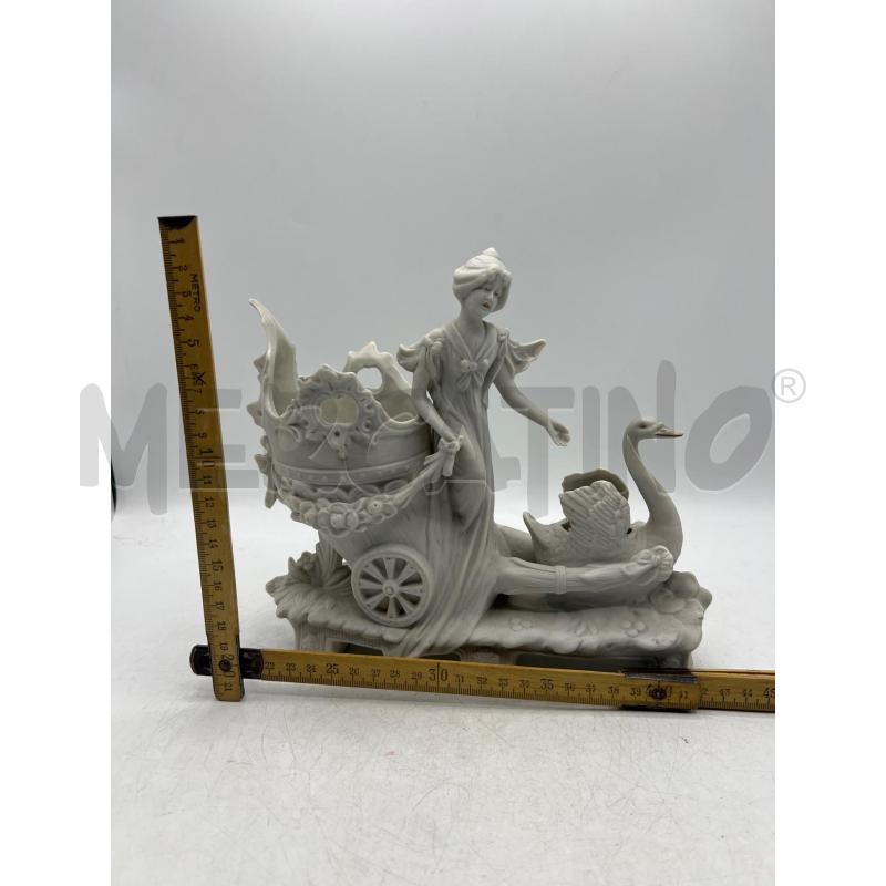 STATUETTA PORCELLANA BIANCA DAMA CON BIGA E PAPERA | Mercatino dell'Usato Teramo 4