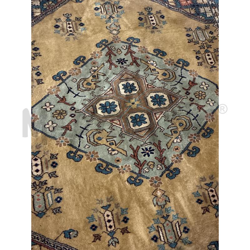 TAPPETO ORIENTALE IN LANA ROSONE CENTRALE FONDO GIALLO 240X325 | Mercatino dell'Usato Teramo 3