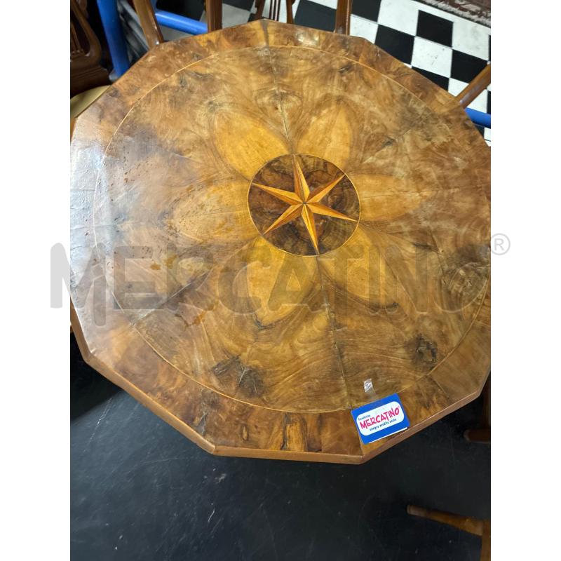 TAVOLINO EPOCA IN LEGNO MASSELLO SAGOMATO PIEDE CENTRALE - PIANO INCISO | Mercatino dell'Usato Teramo 2