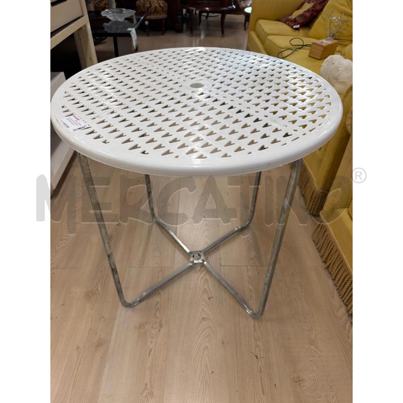 TAVOLINO RICHIUDIBILE TONDO BASE METALLO CROMATO + PLASTICA BIANCO | Mercatino dell'Usato Teramo 1