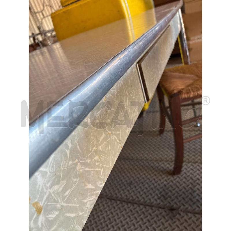 TAVOLO FORMICA VINTAGE PIEDE ACCIAIO 1 CASSETTINO | Mercatino dell'Usato Teramo 2