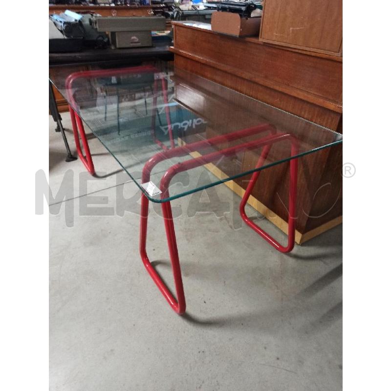 TAVOLO O SCRIVANIA 2 CAVALLETTI METALLO ROSSO PIANO IN VETRO STONDATO - MILO BAUGHMAN ANNI 70 | Mercatino dell'Usato Teramo 2