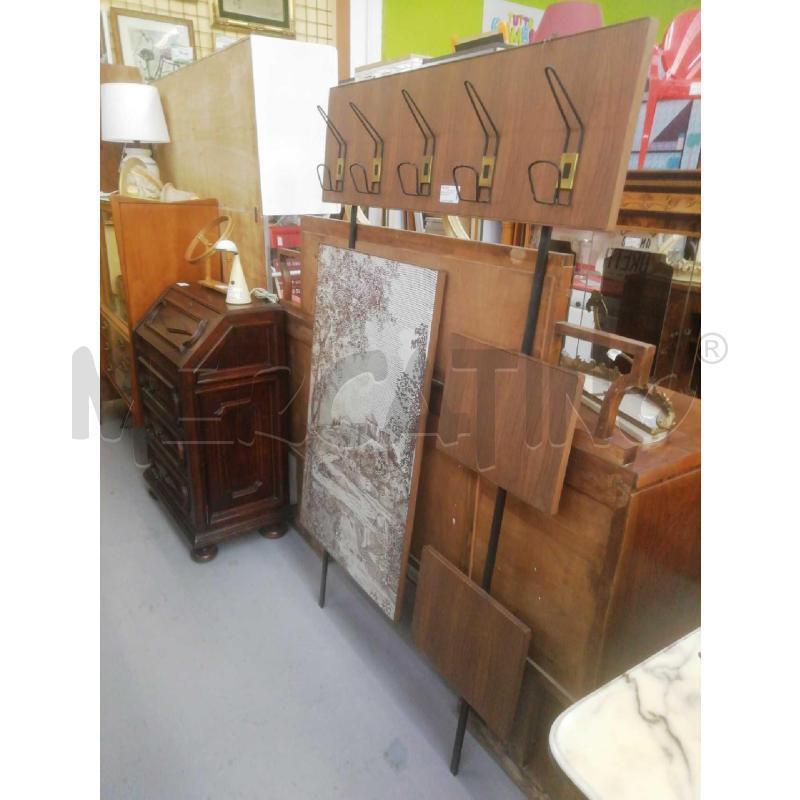 APPENDI ABITI INGRESSO MID CENTURY | Mercatino dell'Usato Moncalieri bengasi 1