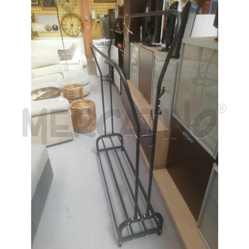 APPENDI ABITI STAND NERO | Mercatino dell'Usato Moncalieri bengasi 4