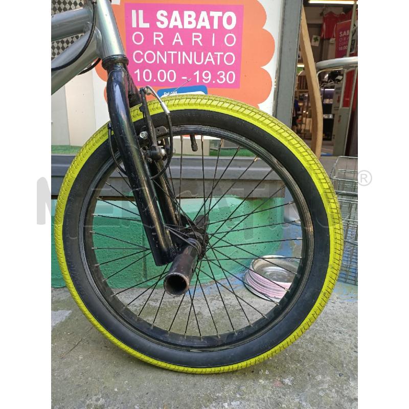 BICICLETTA RAGAZZO BMX DECATHLON GRIGIA COPERTONI FLUO  | Mercatino dell'Usato Moncalieri bengasi 3