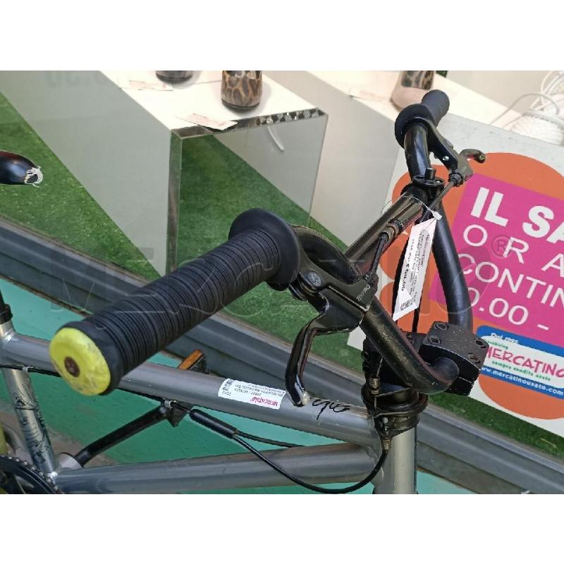 BICICLETTA RAGAZZO BMX DECATHLON GRIGIA COPERTONI FLUO  | Mercatino dell'Usato Moncalieri bengasi 4