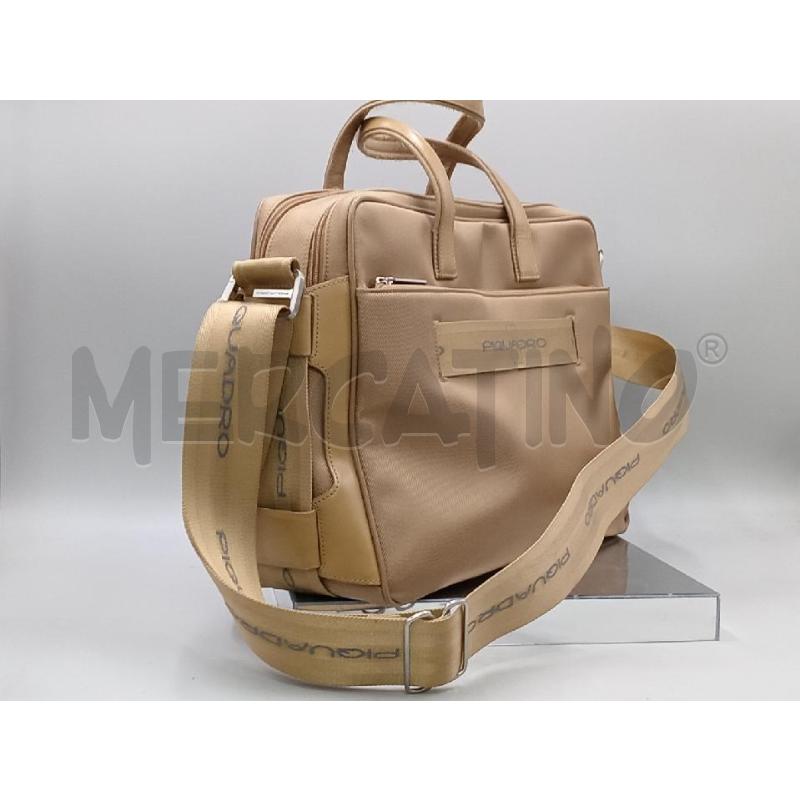 BORSA DONNA PIQUADRO BEIGE CON ACCESSORI | Mercatino dell'Usato Moncalieri bengasi 3