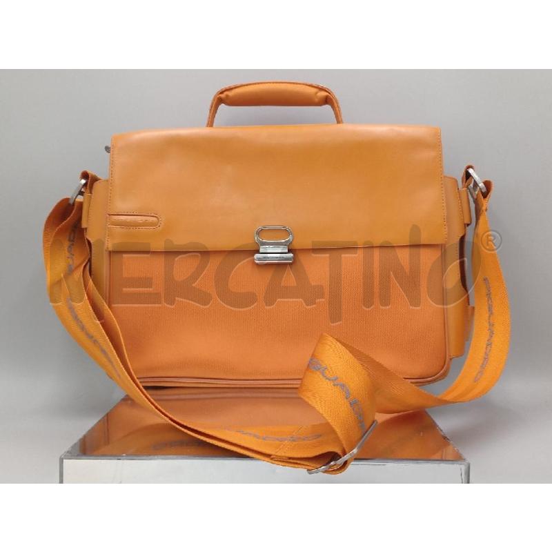 BORSA PIQUADRO ARANCIONE PELLE E STOFFA | Mercatino dell'Usato Moncalieri bengasi 1