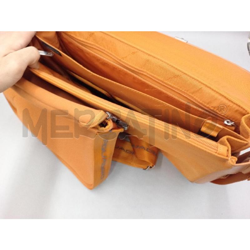BORSA PIQUADRO ARANCIONE PELLE E STOFFA | Mercatino dell'Usato Moncalieri bengasi 5