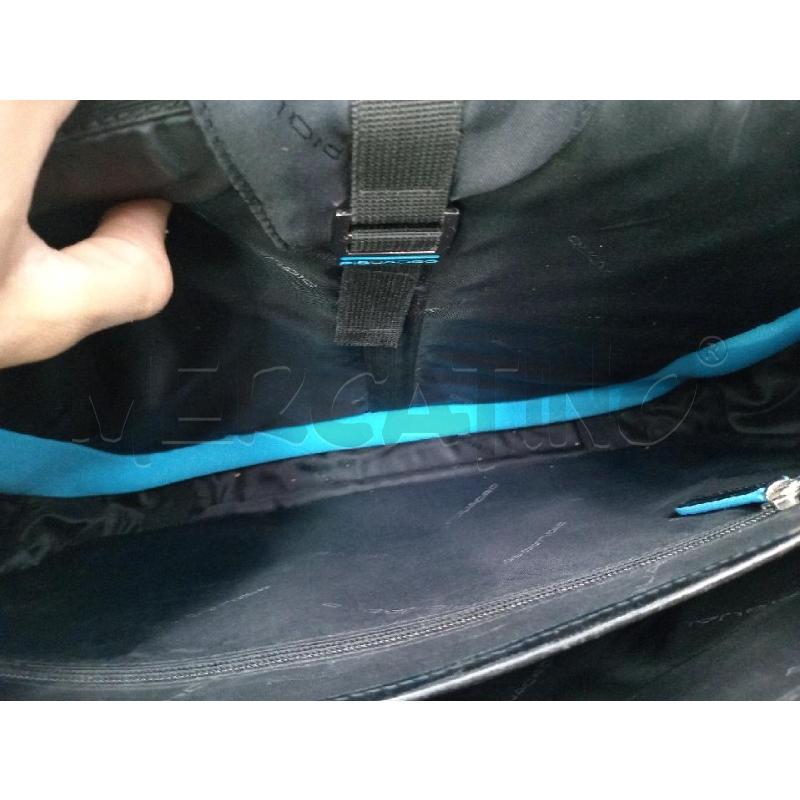 BORSA PIQUADRO NERA BORDO AZZURRO | Mercatino dell'Usato Moncalieri bengasi 5