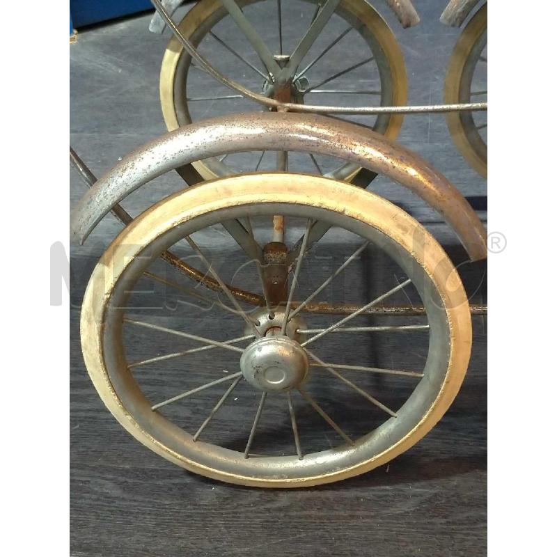 CARROZZINA VINTAGE PER BAMBOLE | Mercatino dell'Usato Moncalieri bengasi 2