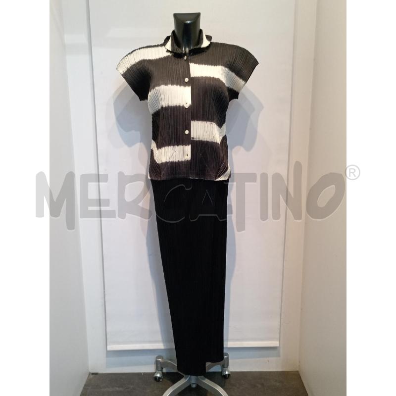 COMPLETO DONNA PLEATS PLEASE NERO E BIANCO PLISSETTATO | Mercatino dell'Usato Moncalieri bengasi 1