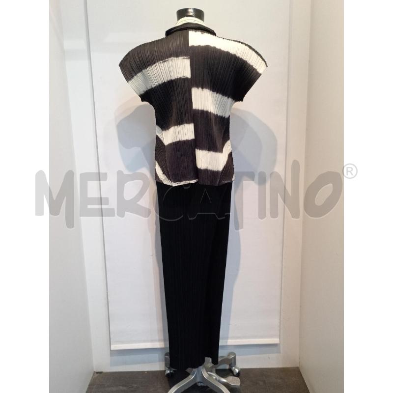COMPLETO DONNA PLEATS PLEASE NERO E BIANCO PLISSETTATO | Mercatino dell'Usato Moncalieri bengasi 2