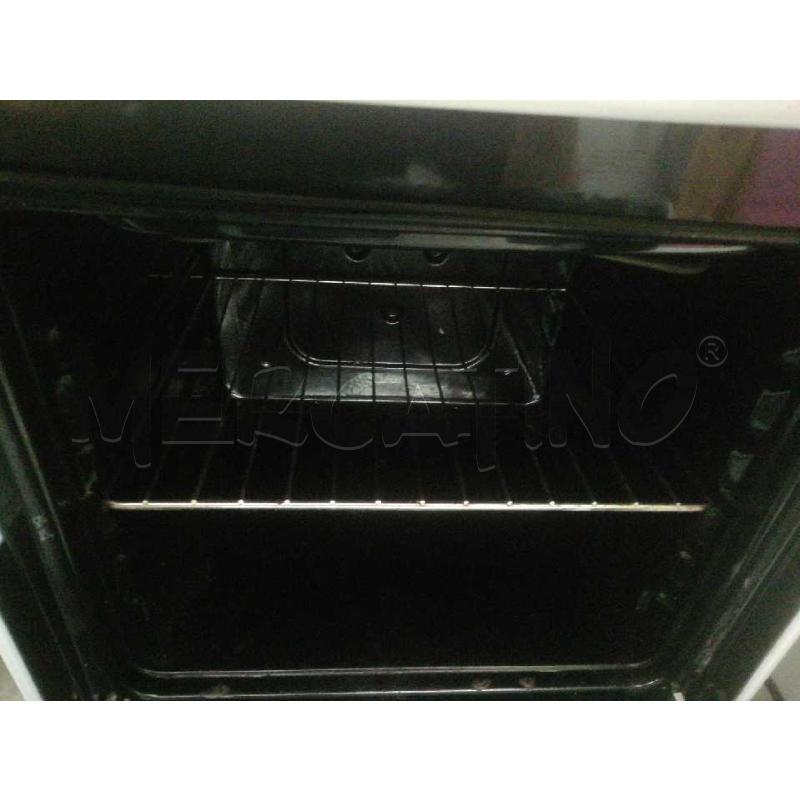 CUCINA A GAS INDESIT BIANCA | Mercatino dell'Usato Moncalieri bengasi 4