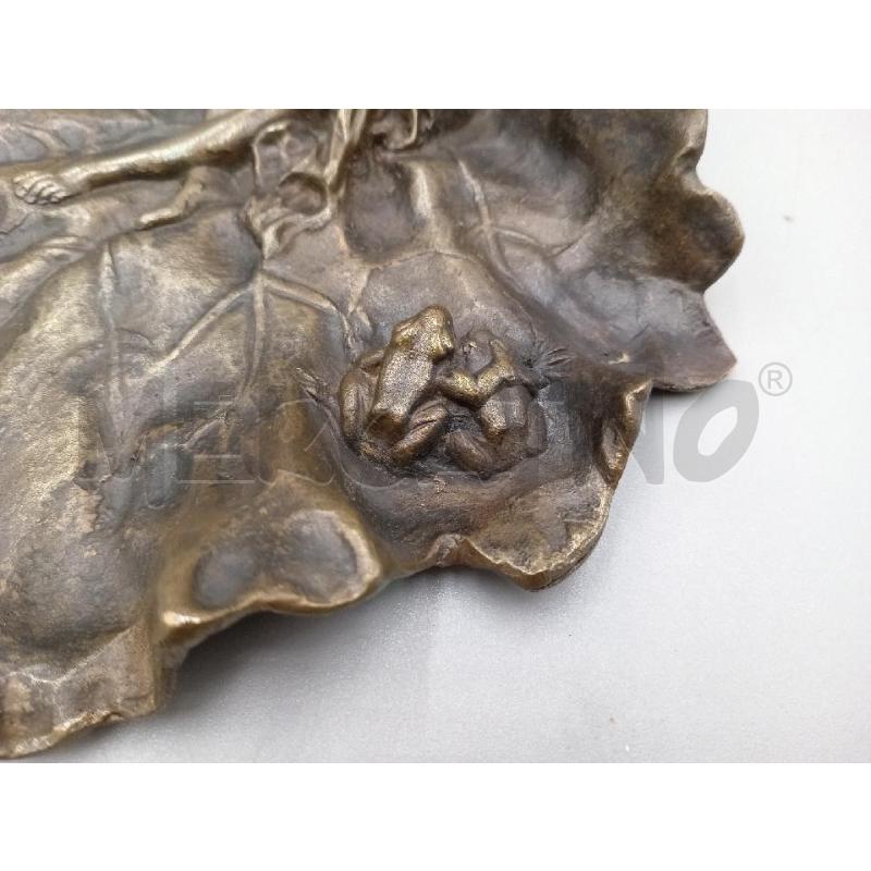 FOGLIA BRONZO CON FANCIULLA SUONATRICE  | Mercatino dell'Usato Moncalieri bengasi 3