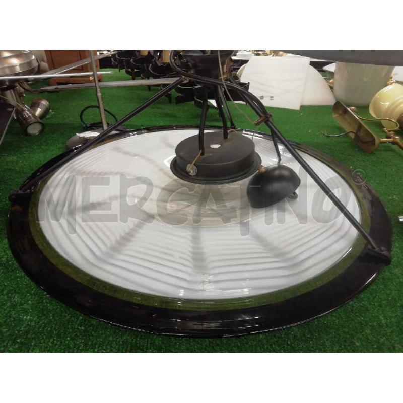 LAMPADARIO PIATTO GRANDE VETRO STILE MURANO C/BORDATURA NERA E INTERNO SPIRALE BIANCA DIAMETRO 65 CM | Mercatino dell'Usato Moncalieri bengasi 1