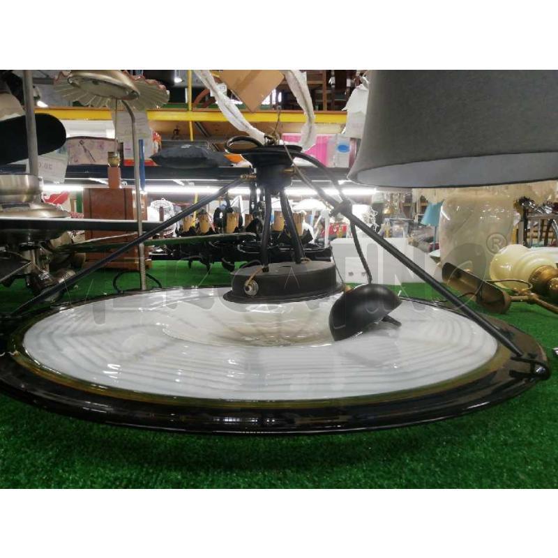LAMPADARIO PIATTO GRANDE VETRO STILE MURANO C/BORDATURA NERA E INTERNO SPIRALE BIANCA DIAMETRO 65 CM | Mercatino dell'Usato Moncalieri bengasi 3
