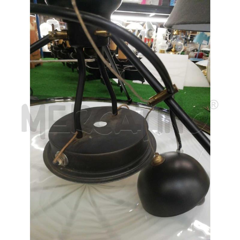 LAMPADARIO PIATTO GRANDE VETRO STILE MURANO C/BORDATURA NERA E INTERNO SPIRALE BIANCA DIAMETRO 65 CM | Mercatino dell'Usato Moncalieri bengasi 4