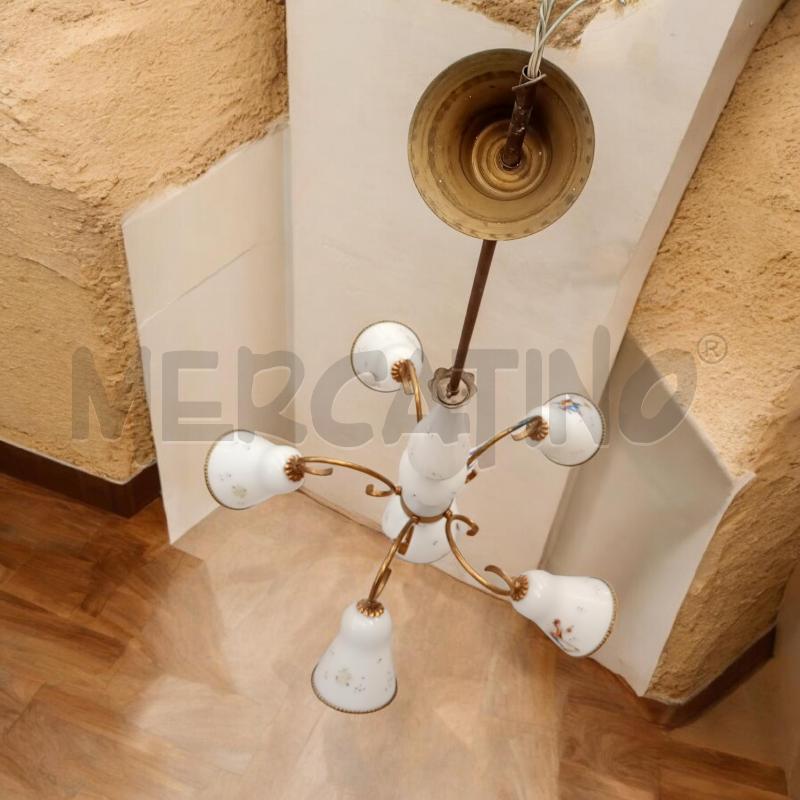 LAMPADARIO VETRO BIANCO OPALINE C/BOCCE DECORO FIGURE CARNEVALE  | Mercatino dell'Usato Moncalieri bengasi 4