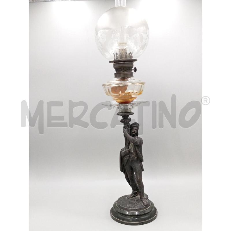 LAMPADA AD OLIO STATUA UOMO CON BAFFI | Mercatino dell'Usato Moncalieri bengasi 1
