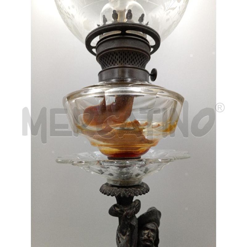 LAMPADA AD OLIO STATUA UOMO CON BAFFI | Mercatino dell'Usato Moncalieri bengasi 2