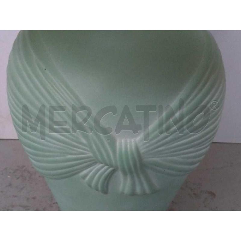 LAMPADA DA TAVOLO BASE CERAMICA  VERDE LAVORATA C/PARALUME ABBINATO  | Mercatino dell'Usato Moncalieri bengasi 2