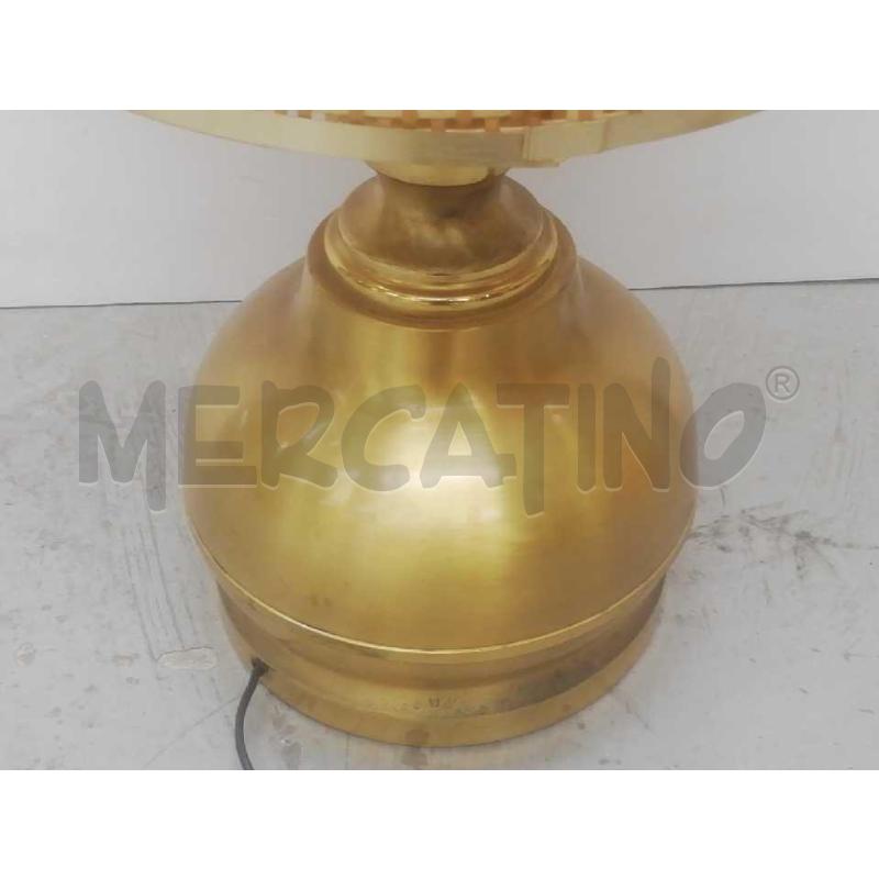 LAMPADA DA TAVOLO BASE METALLO OTTONE E PARALUME VIMINI RATTAN INTRECCIATO  | Mercatino dell'Usato Moncalieri bengasi 4