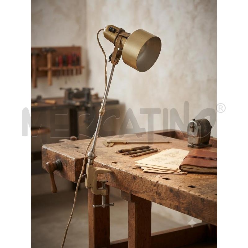 LAMPADA DA TAVOLO C/BASE PINZA REGOLABILE STILE DESIGN | Mercatino dell'Usato Moncalieri bengasi 1