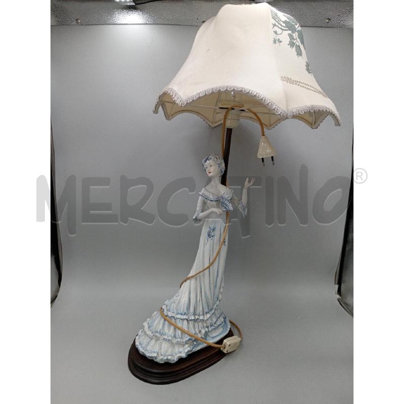 LAMPADA DA TAVOLO DONNA CERAMICA NOVE | Mercatino dell'Usato Moncalieri bengasi 1