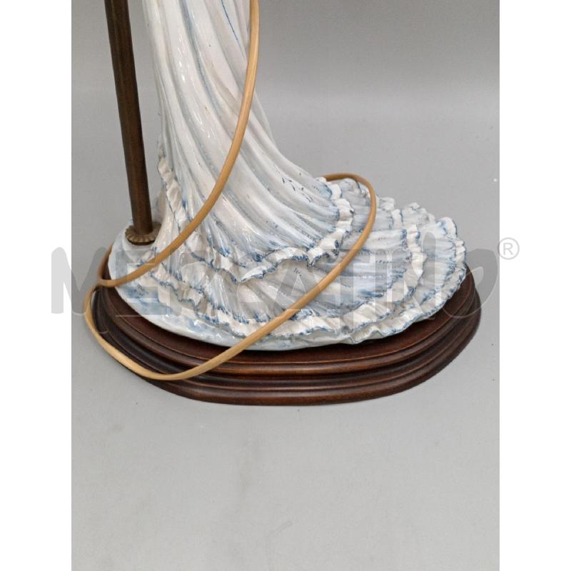 LAMPADA DA TAVOLO DONNA CERAMICA NOVE | Mercatino dell'Usato Moncalieri bengasi 4