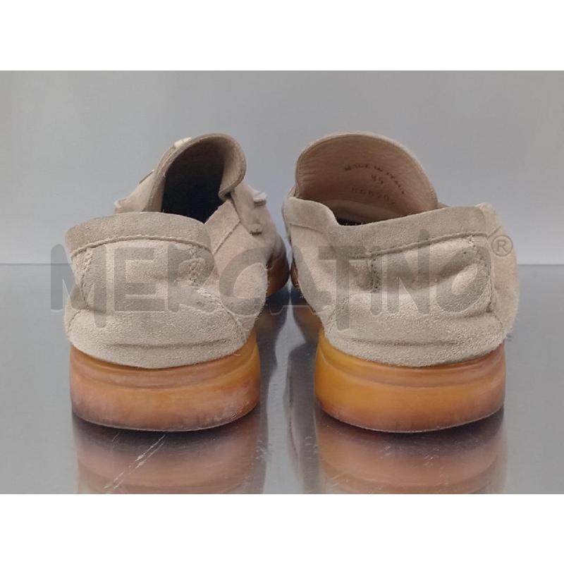 MOCASSINI DONNA LORO PIANA IN PELLE SCAMOSCIATA CON CIONDOLI LOGO COLOR ORO | Mercatino dell'Usato Moncalieri bengasi 3