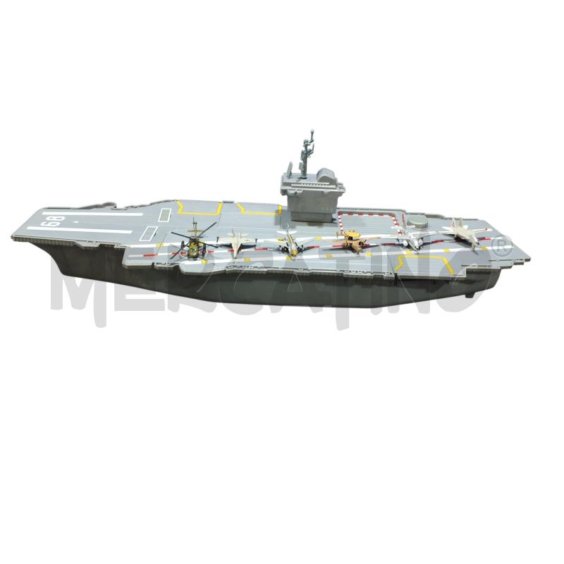 MODELLINO NAVE INDIPENDENCE US AIRCRAFT CARRIER CON SEI MODELLINI AEREI REDBOX  | Mercatino dell'Usato Moncalieri bengasi 4