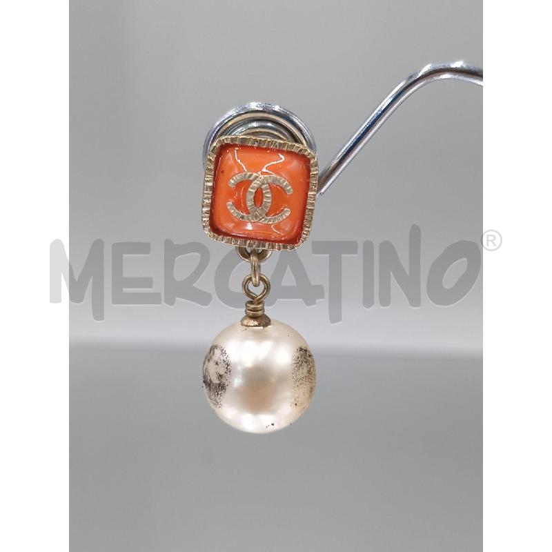 ORECCHINI CHANEL PENDENTI CON PERLA LOGO SU BASE ARANCIONE | Mercatino dell'Usato Moncalieri bengasi 5