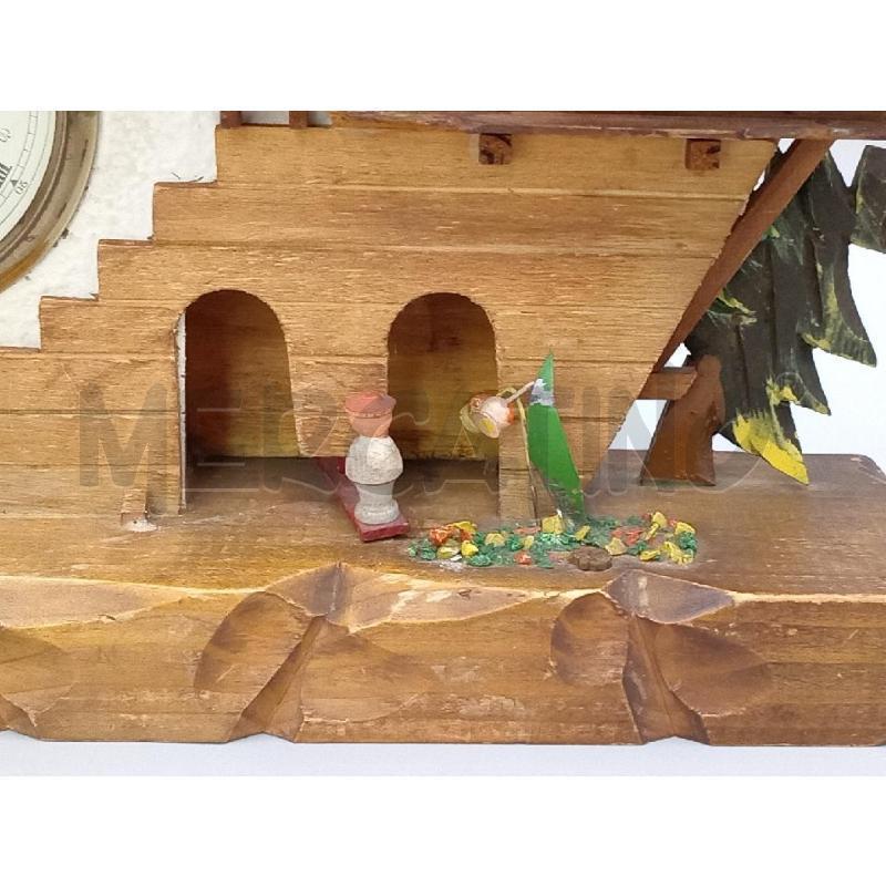 OROLOGIO DA TAVOLO LEGNO STILE RUSTICO C/PERSONAGGI SCOLPITI  | Mercatino dell'Usato Moncalieri bengasi 3